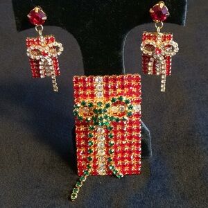 Vintage New Christmas Gift Brooch & Earrings